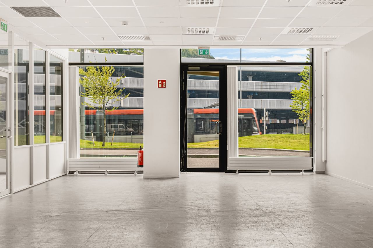 Lokalene har tidligere blitt benyttet som undervisningslokale for trafikkskole, men bruksmulighetene er mange.