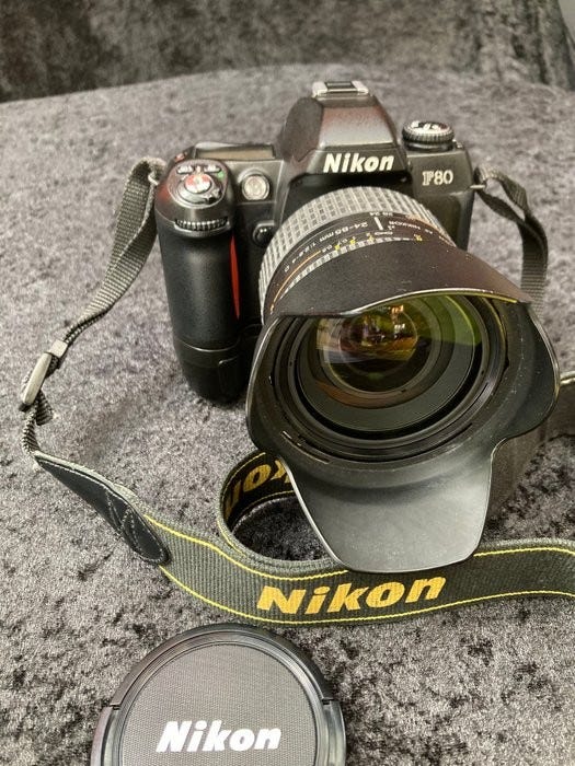 NIKON F80 + MB 16 EUR 200,00 - FR