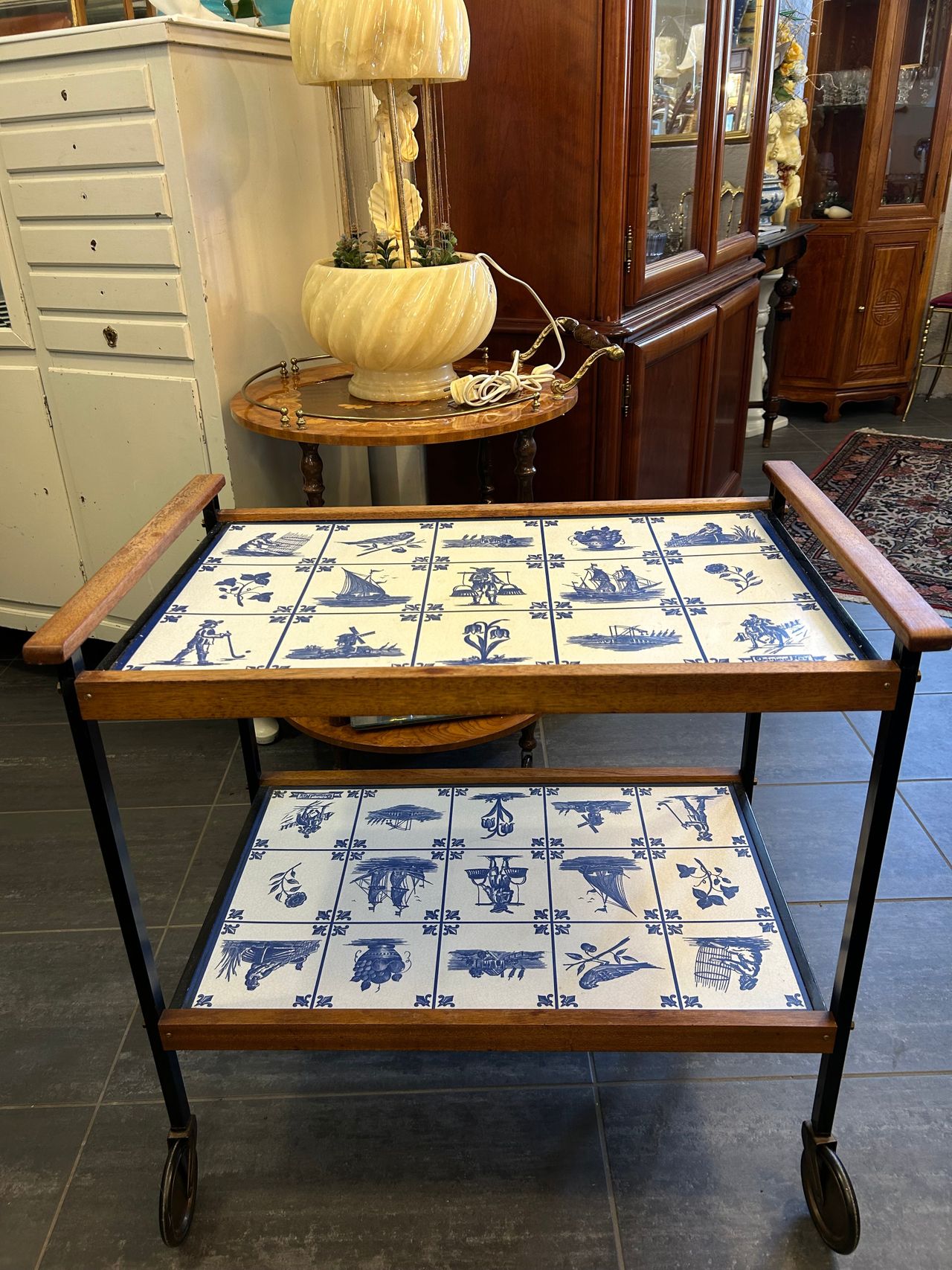 Vintage trillebord med varme