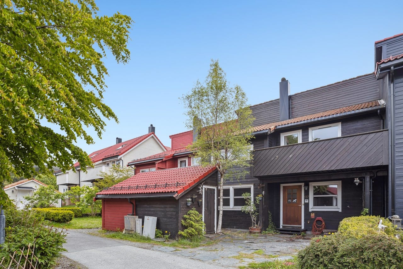 Rekkehus| Meget barnevennlig| Attraktivt boområde| Solrikt| Flotte ...