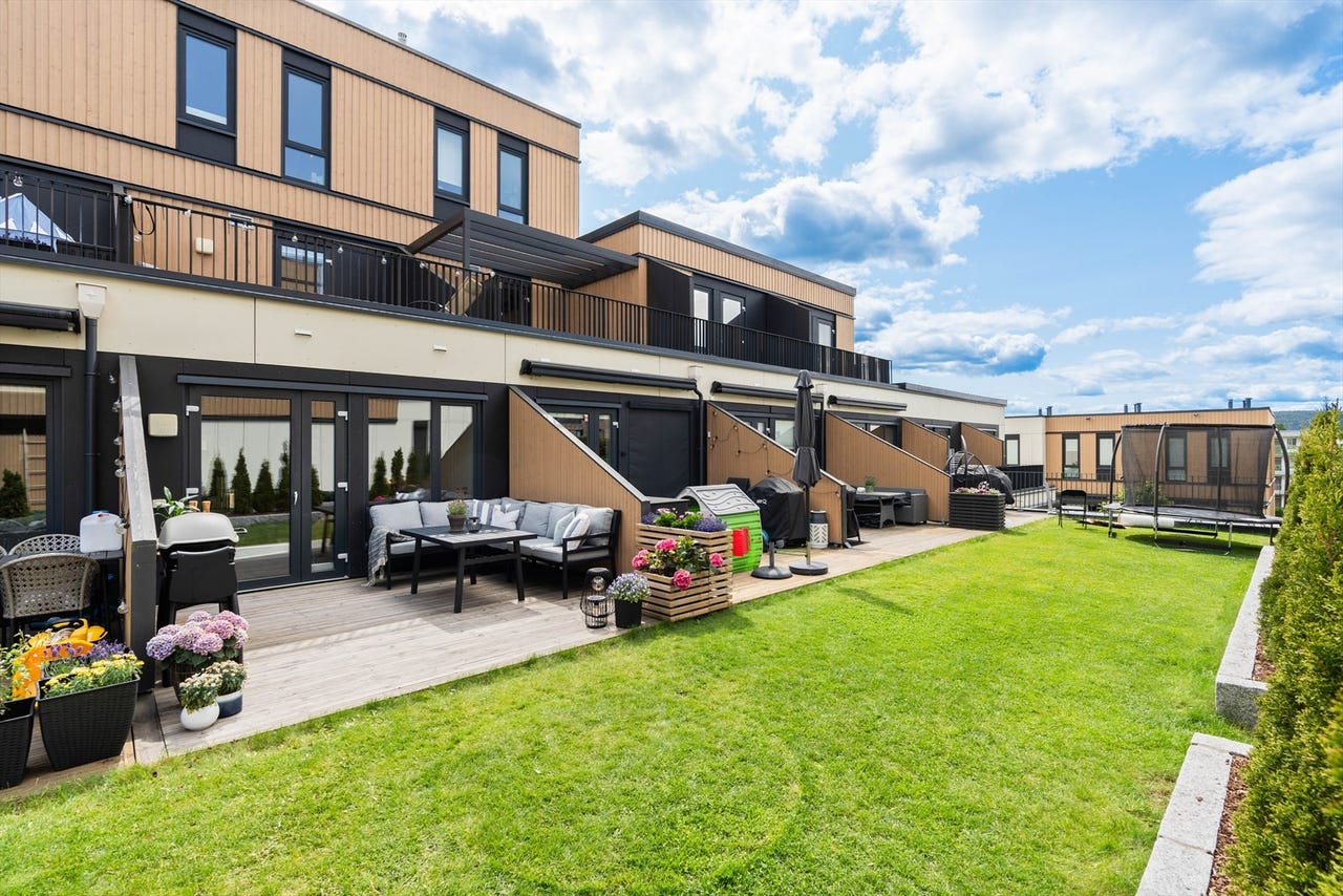 Flott rekkehus i særdeles barnevennlig område! Garasjeplass med EL ...