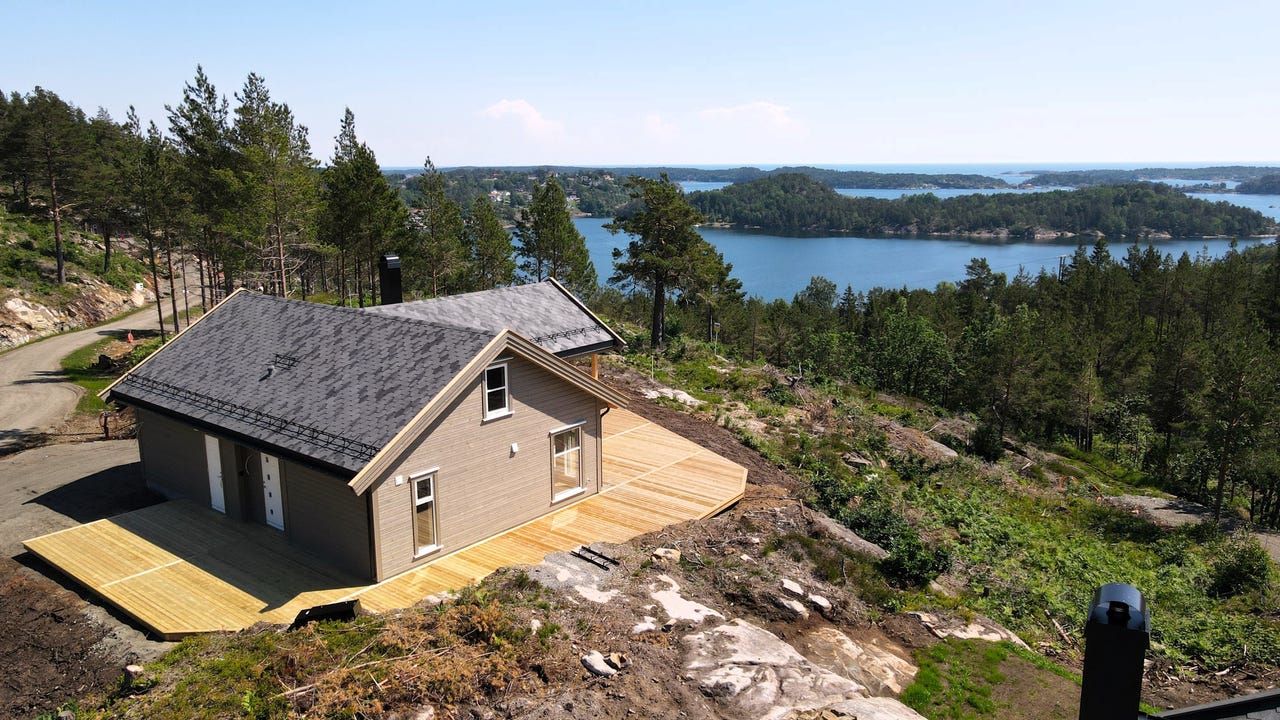 Ny hytte med fantastisk sjøutsikt midt mellom Lyngør og Tvedestrand