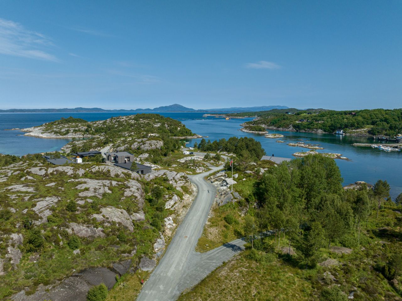 Prosjektert – Moderne fritidsbolig/bolig med båtplass og tilhørende nausttomt – Kvitaneset T12 i Sveio!