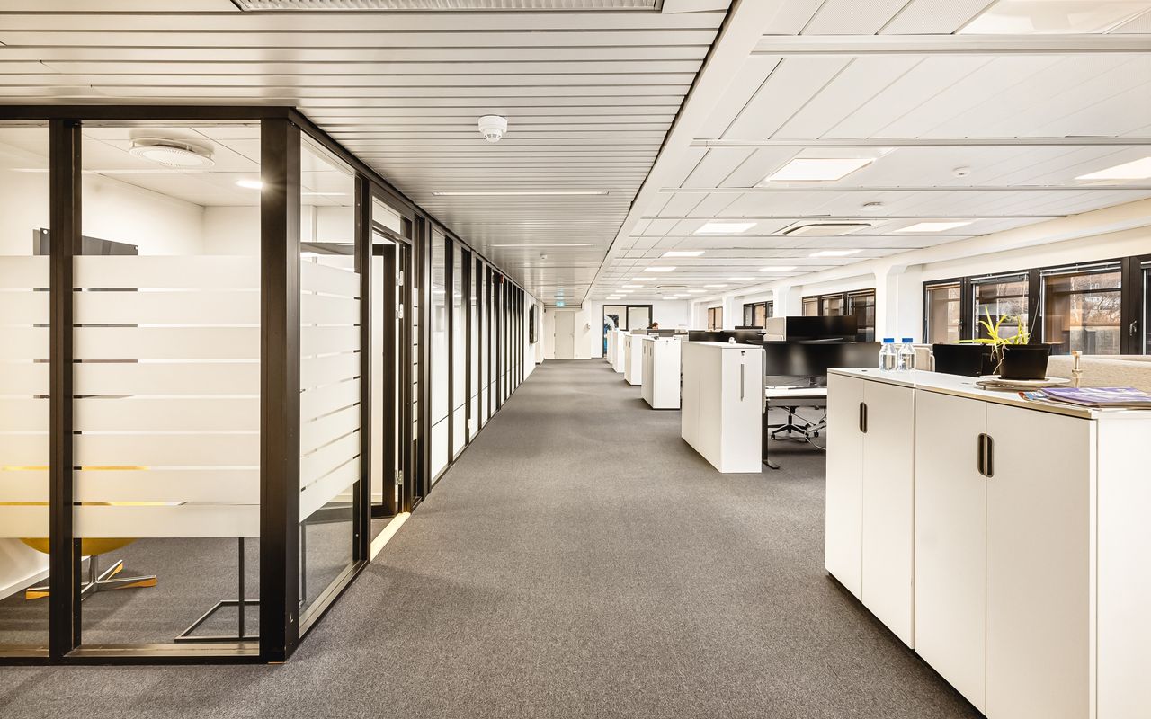 Stillerom og åpent kontorlandskap