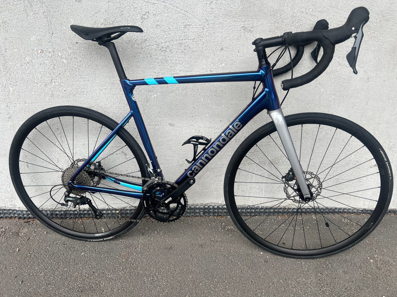 SALE！Cannondale CAAD13 disc Tiagra 完成車 Cannondale | CAAD13 Disc 105 | Road Bike
