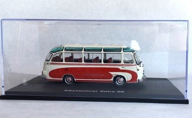 Kässbohrer Setra S6 ミニカー Schuco製 赤と白 Schuco 1:18 Setra S6 Fischer Reisebus rot / beige 450034600