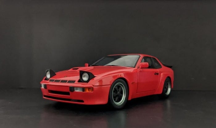 レア！オートアート 1/18 赤のポルシェ924カレラGT（1980） RARE* Autoart 1/18 PORSCHE 924 CARRERA GT 1980 GUARDS RED | eBay
