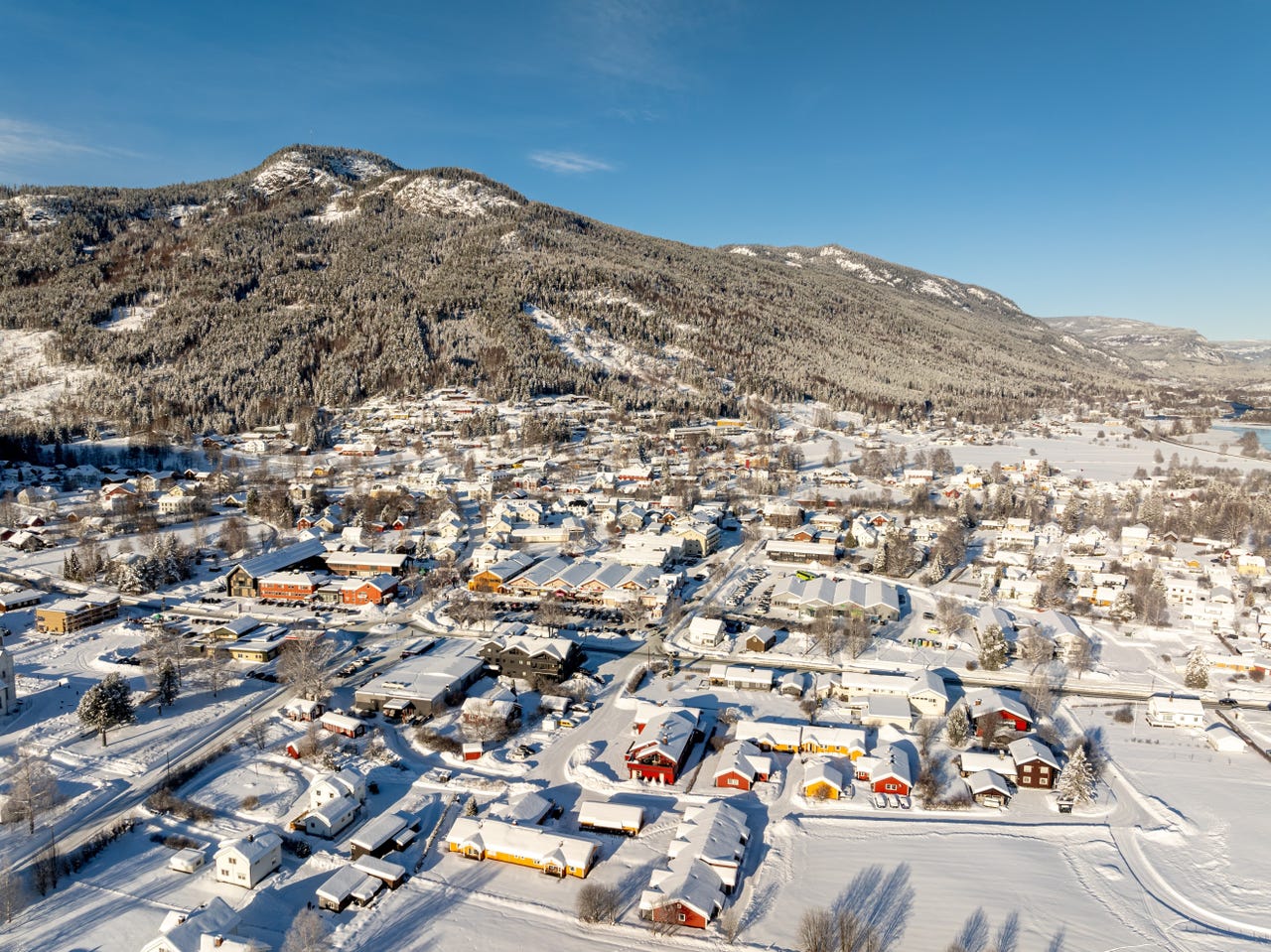 Nesfjellet – Stor og flott familiehytte – ski in/out – prosjektert på flott, vestvendt og solrik tomt – Utsikten 135!