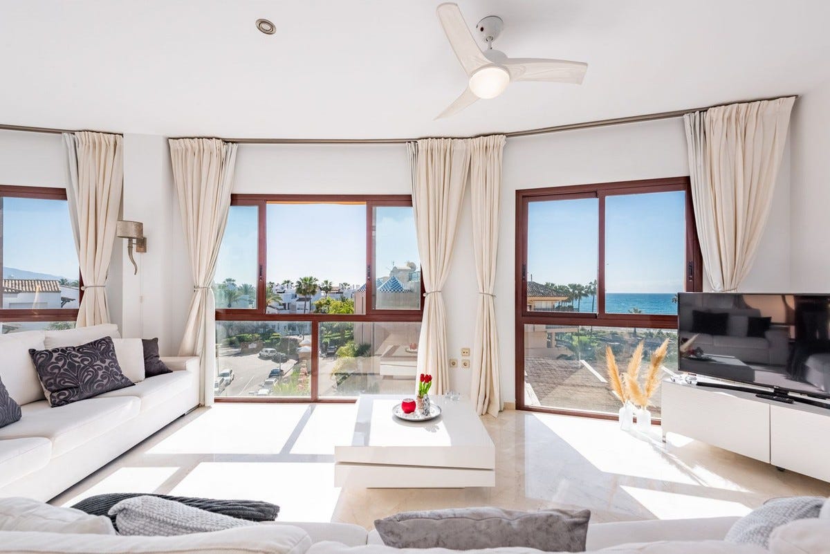 Estepona - Eksklusiv strandnær penthouse med 198 m² terrasser, jacuzzi og panoramautsikt – bilde 1