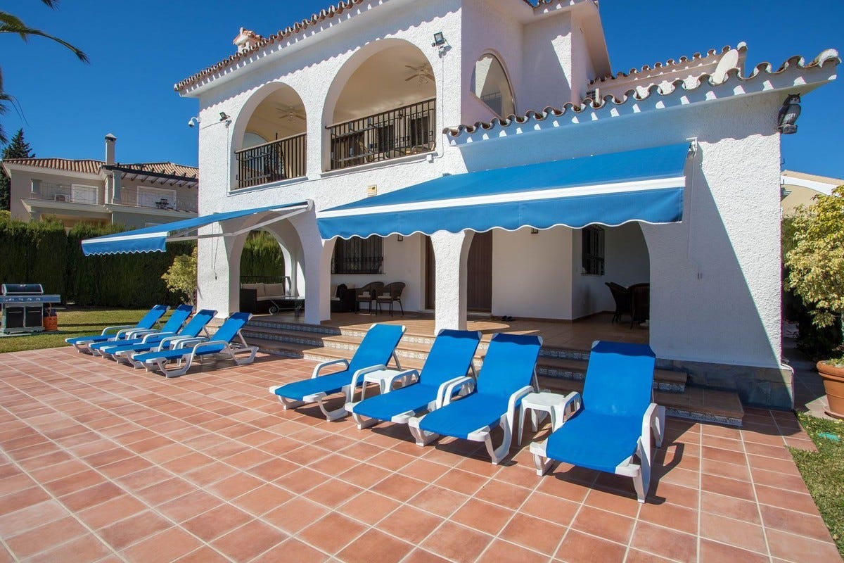 Estepona / Marbella - Andalusisk villa med moderne preg - 5 soverom, stor hage og oppvarmet basseng – bilde 1
