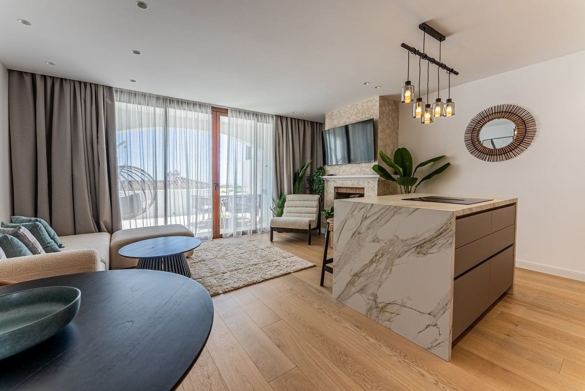 Unik 3-soveroms rekkehus med panoramautsikt mot havet - 33kvm terrasse med privat jacuzzi - Eksklusivt boligområde – bilde 1