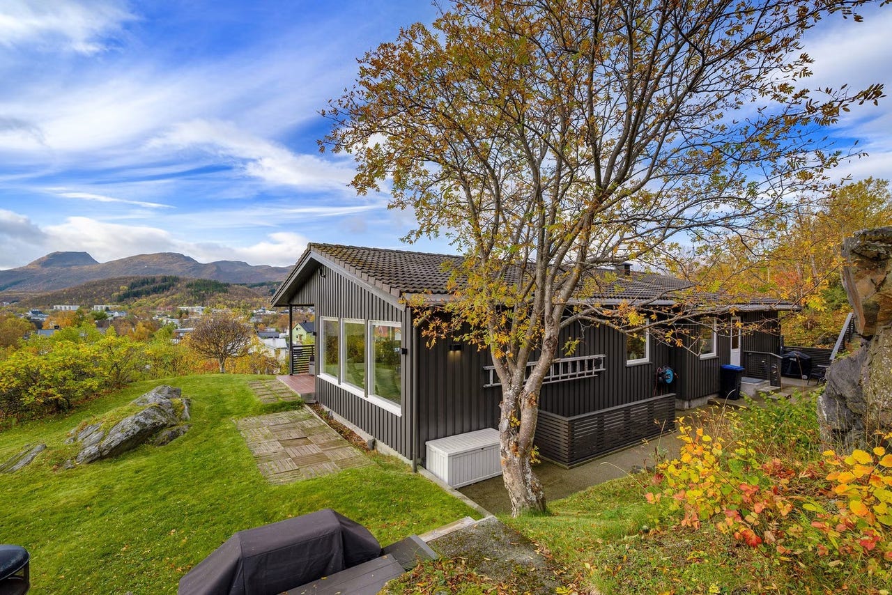 Stokkemyrveien 29B, Harstad - enebolig på 243m² fra 1972 | Visning.ai