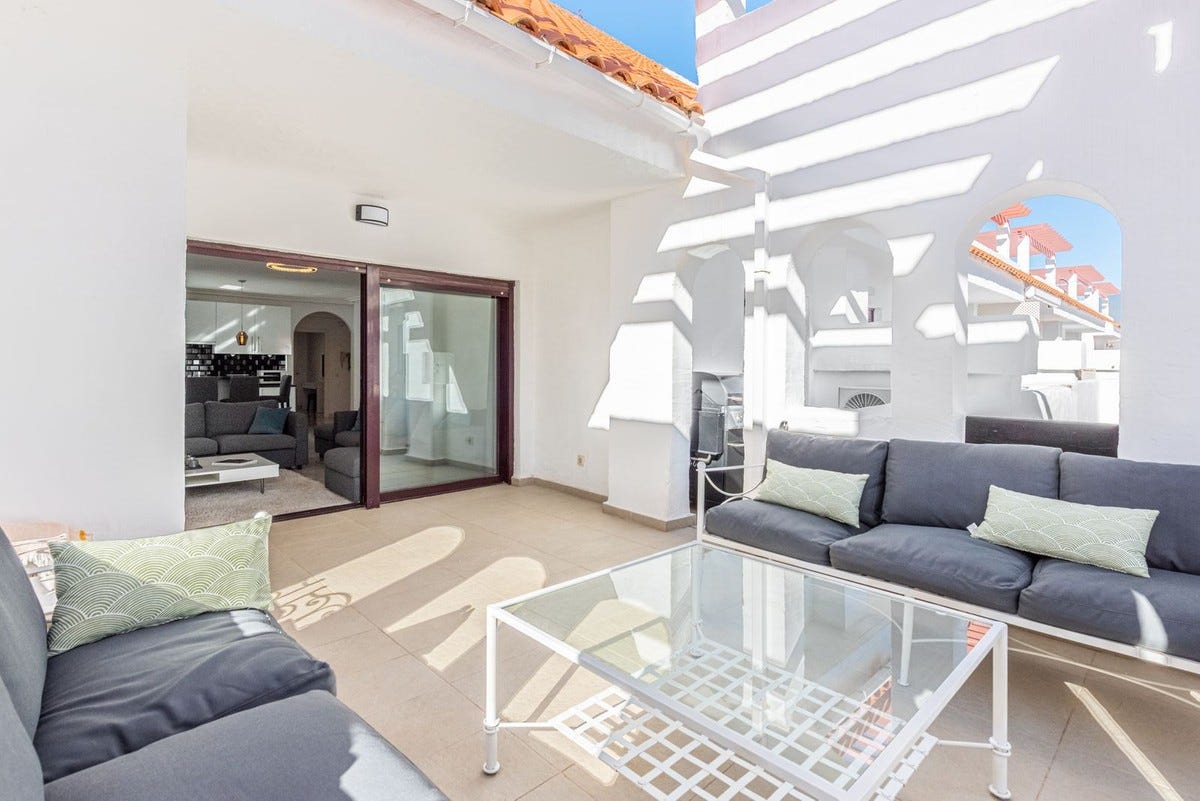 Nueva Andalucia - Totalrenovert 3-soveroms med solrik terrasse og gangavstand til Puerto Banus – bilde 1