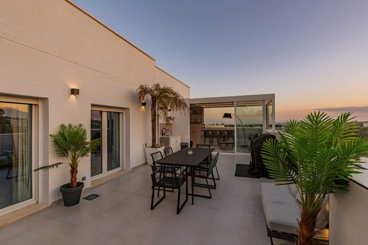 Nueva Andalucia - Penthouse med 50 m² terrasse og panoramautsikt – gangavstand til alt – bilde 1