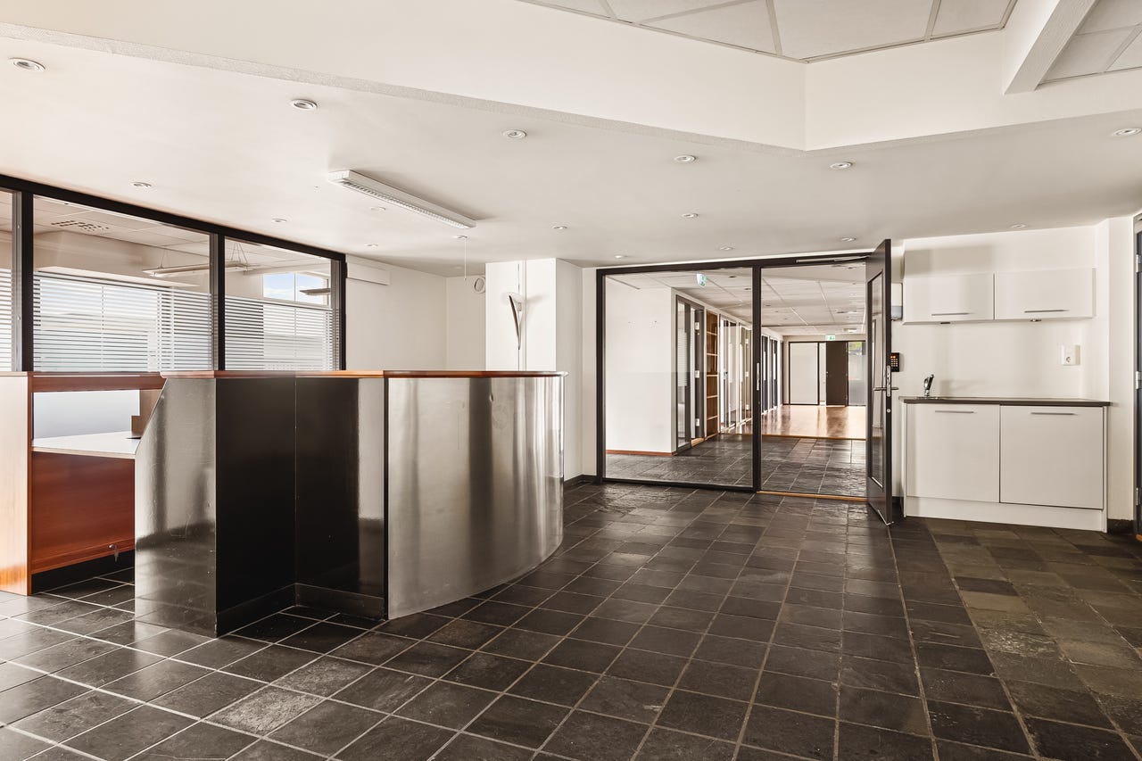 Lokale 3
Tilsvarende lokale også ledig i etasjen over.
Disse kan slås sammen med trapp v/behov.