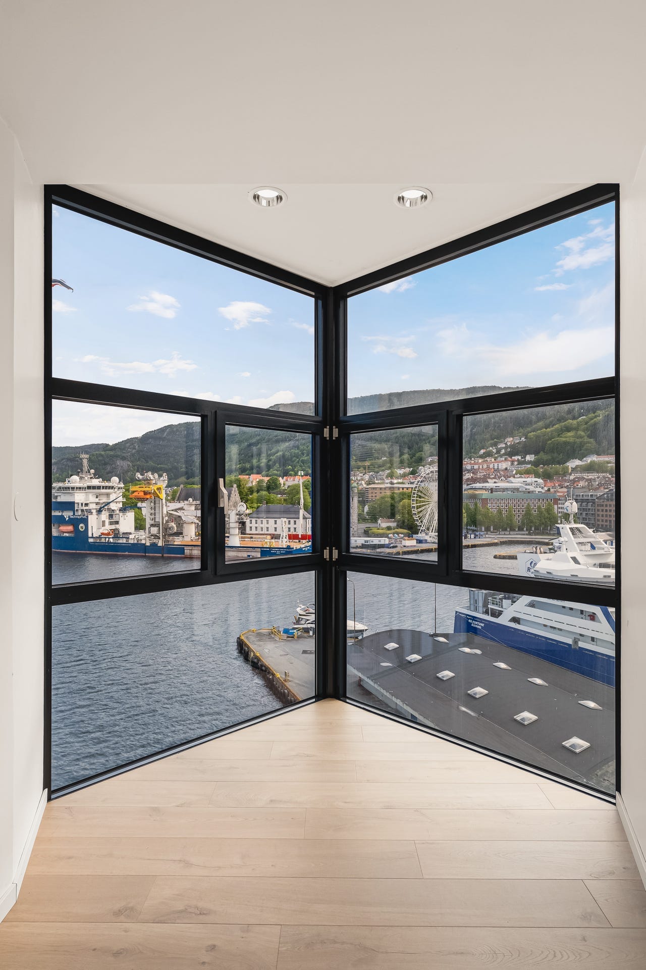 Flotte lokaler med utsikt over Vågen