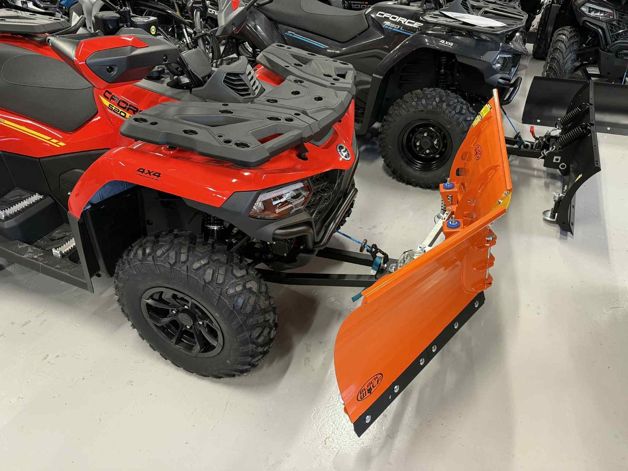 Frontmontert V-Plog CFMOTO CFORCE 520 / 625 / 850 / 1000 / GOES Terrox ...