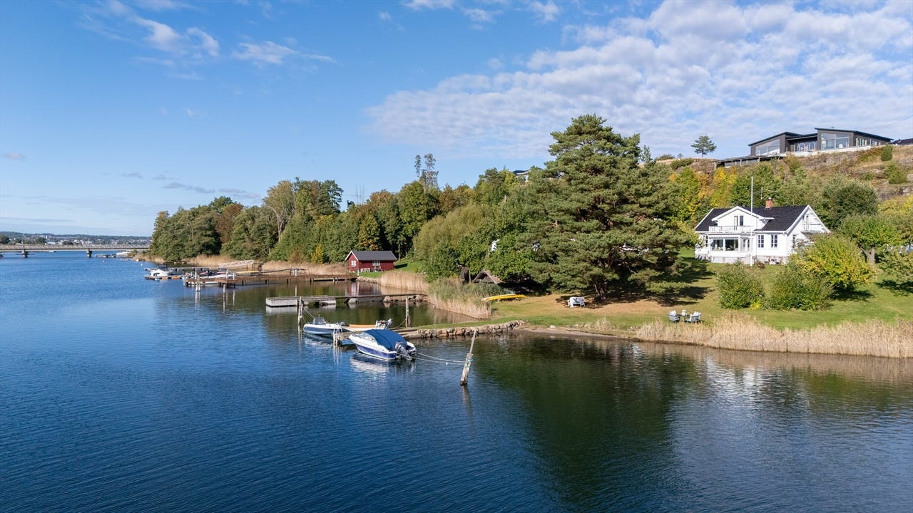 Charming waterfront property with garden