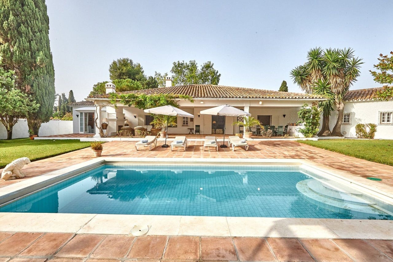 Estepona Øst - Andalusisk villa med 7 soverom og 4.155 m² tomt og utviklingspotensial i Casasola – bilde 1