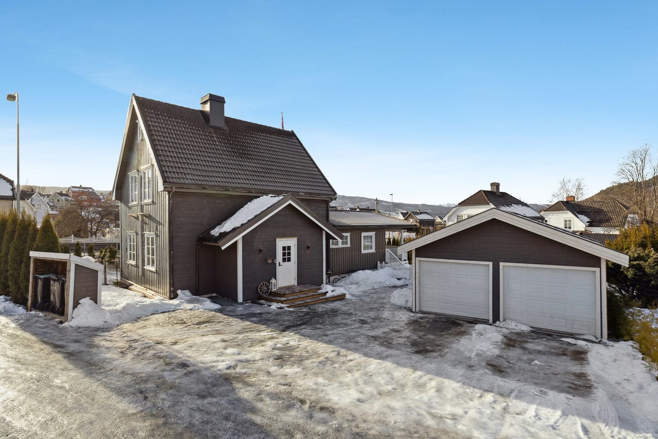 Kongsbergveien 44, Notodden - enebolig på 310m² fra 1921 | Visning.ai