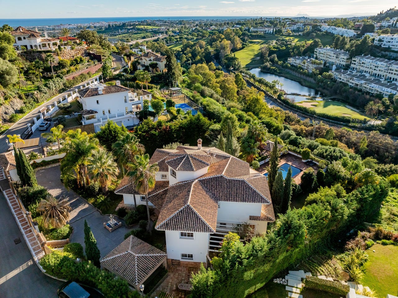 Spektakulær villa med 6-soverom, panoramautsikt over hav og golf - Svært attraktivt investerings- og utviklingspotensial – bilde 1