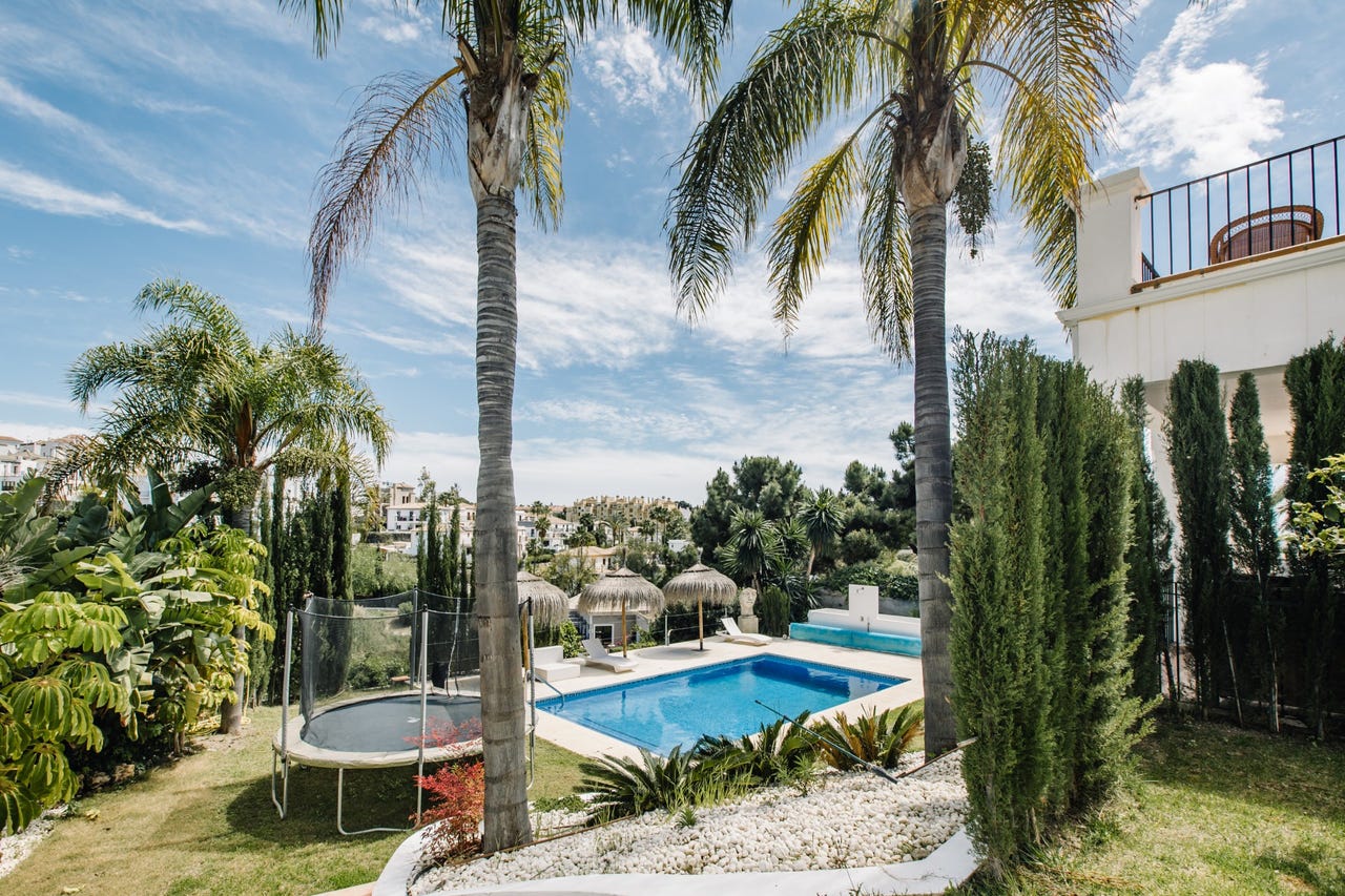 Estepona - Sjarmerende villa på første linje golf ved La Resina Golf med 5 soverom – bilde 1