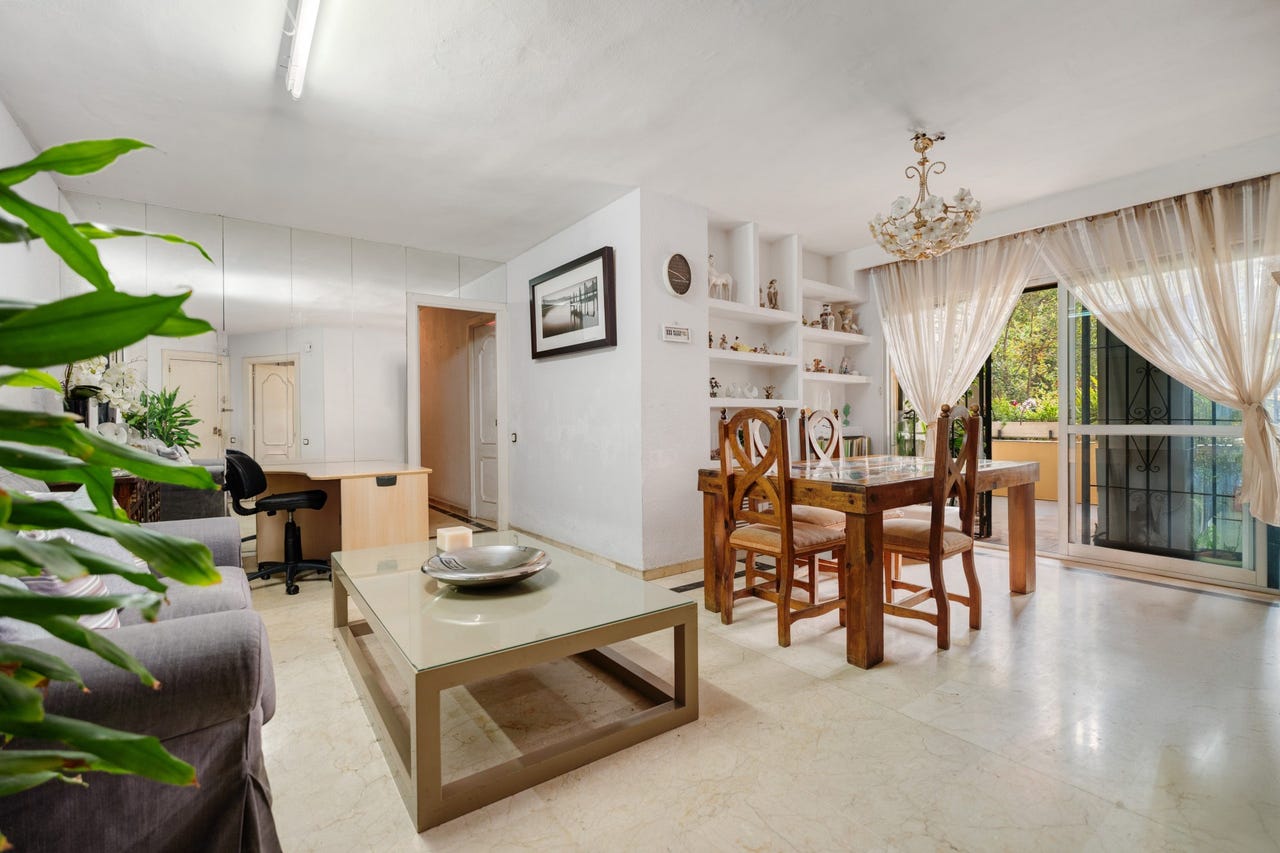 Marbella by - Romslig leilighet med stort potensial i hjertet av Marbella - Perfekt renoveringsprosjekt!! – bilde 1