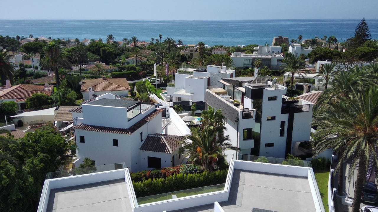 Marbella - Eksklusiv luksusvilla i Marbesa - Moderne design, takterrasse og gangavstand til stranden – bilde 1