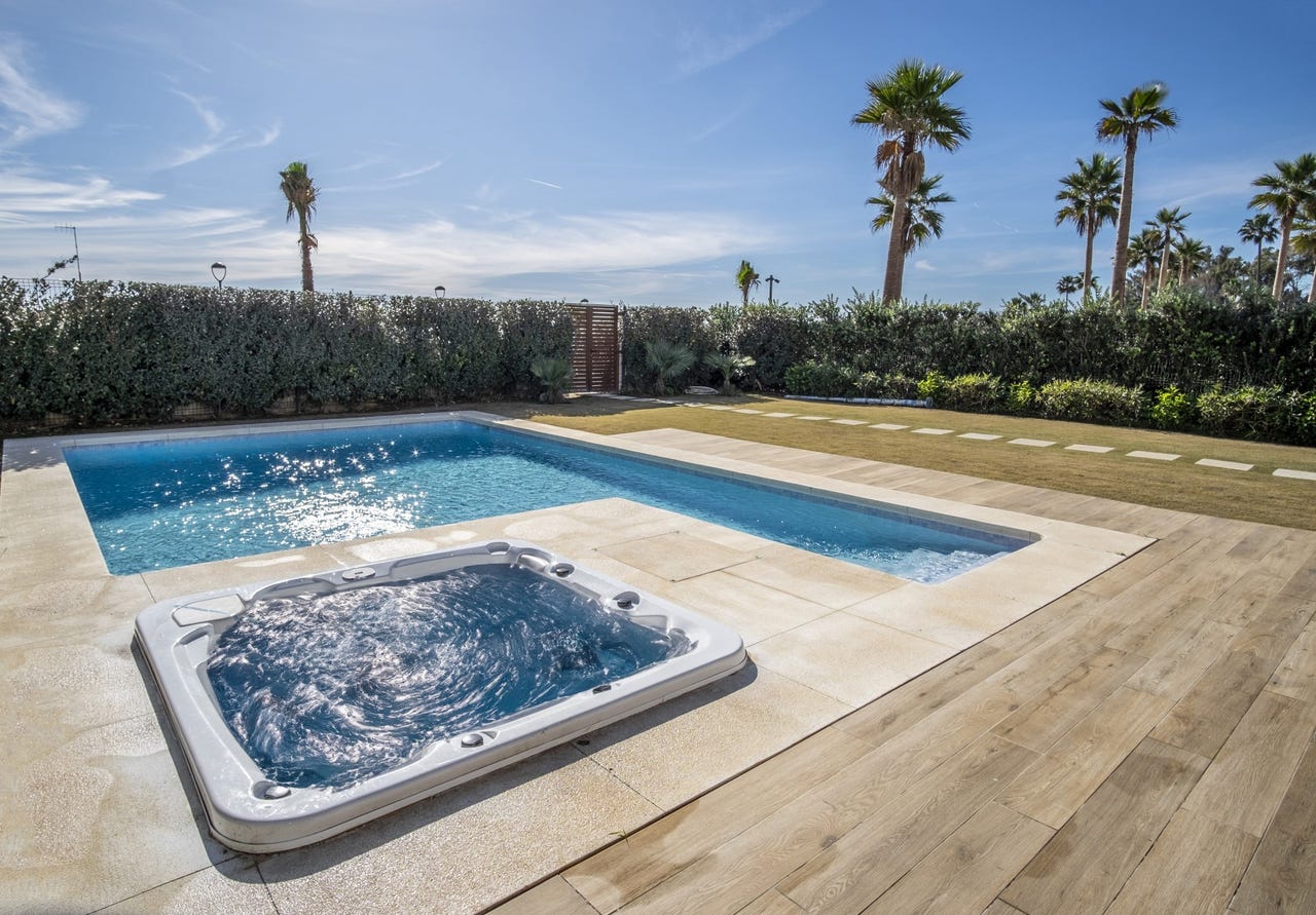 Estepona - Nybygget strandvilla i eksklusivt inngjerdet område - Spektakulær utsikt over Middelhavet – bilde 1
