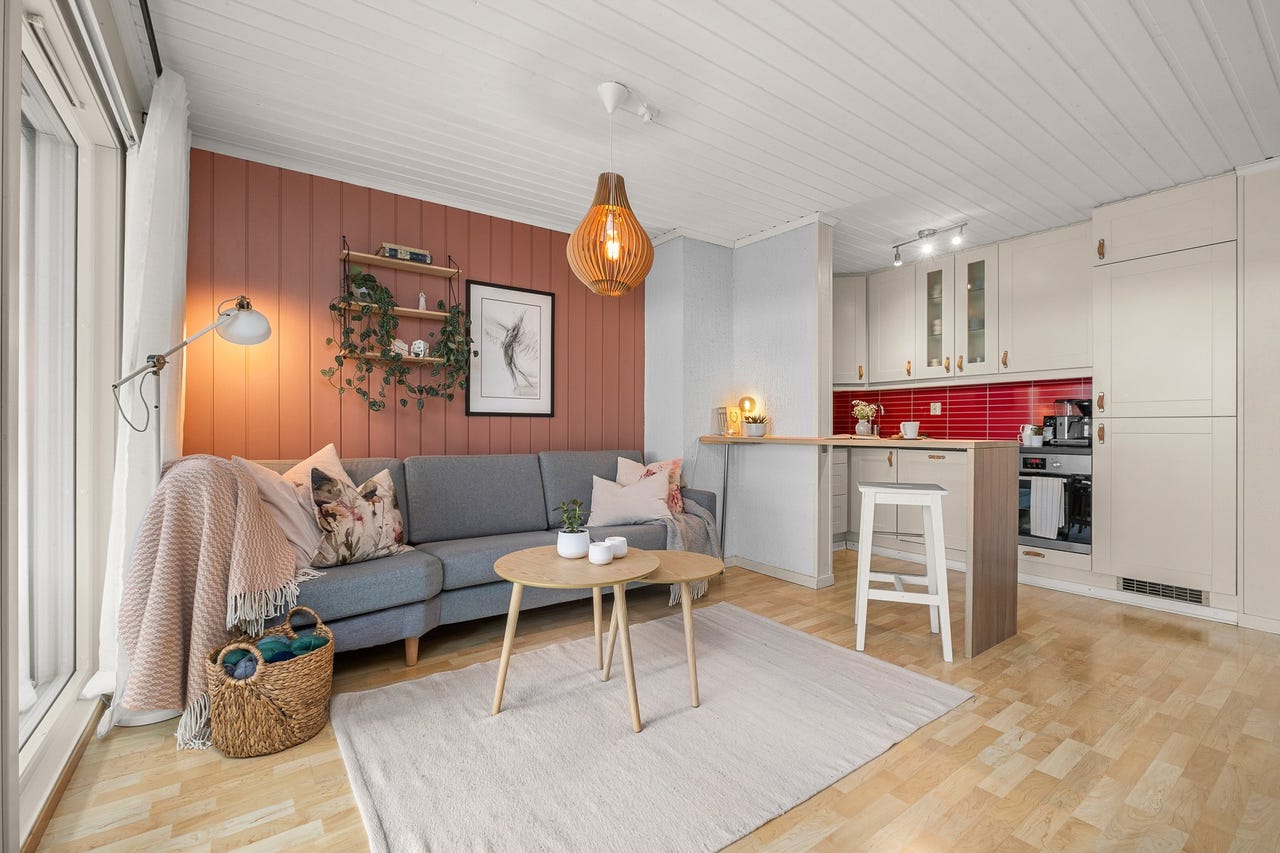 Flott 2-roms toppleilighet oppusset i 2012 - Vestvendt balkong m/glimrende solforhold - Utv. renovert 2016 - P-plass