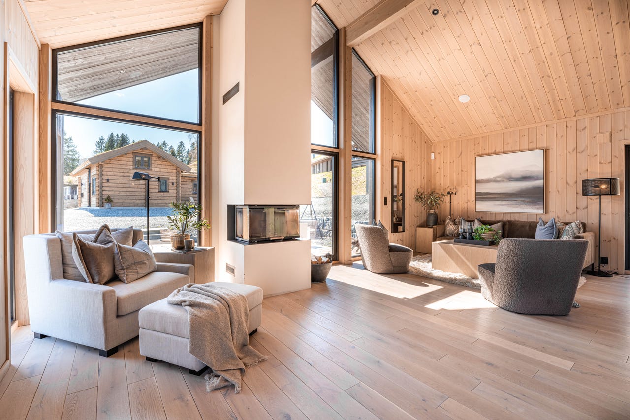 Stor familiehytte med høy standard – ski in/out – prosjektert på flott, sørvendt og solrik tomt midt i trekket!