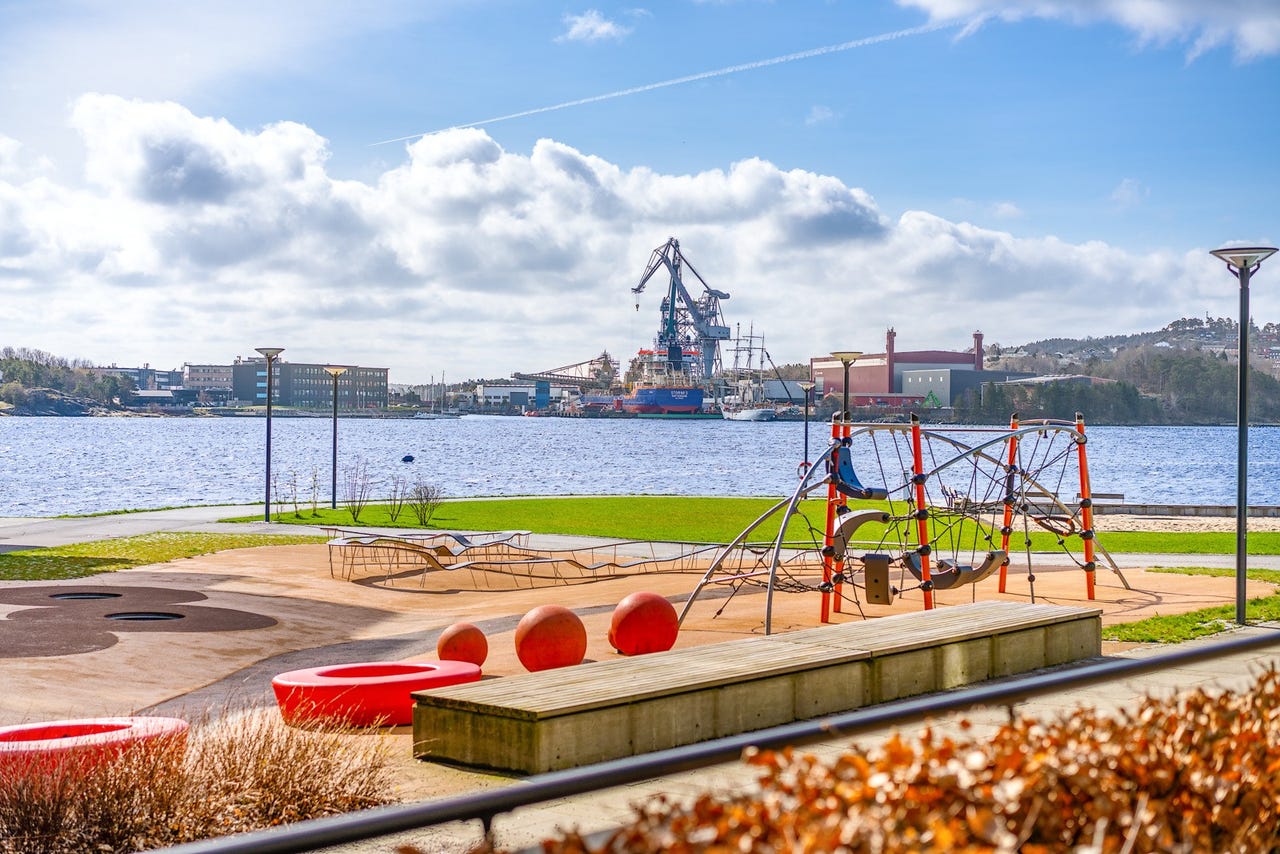 Uteområde med lekeplass