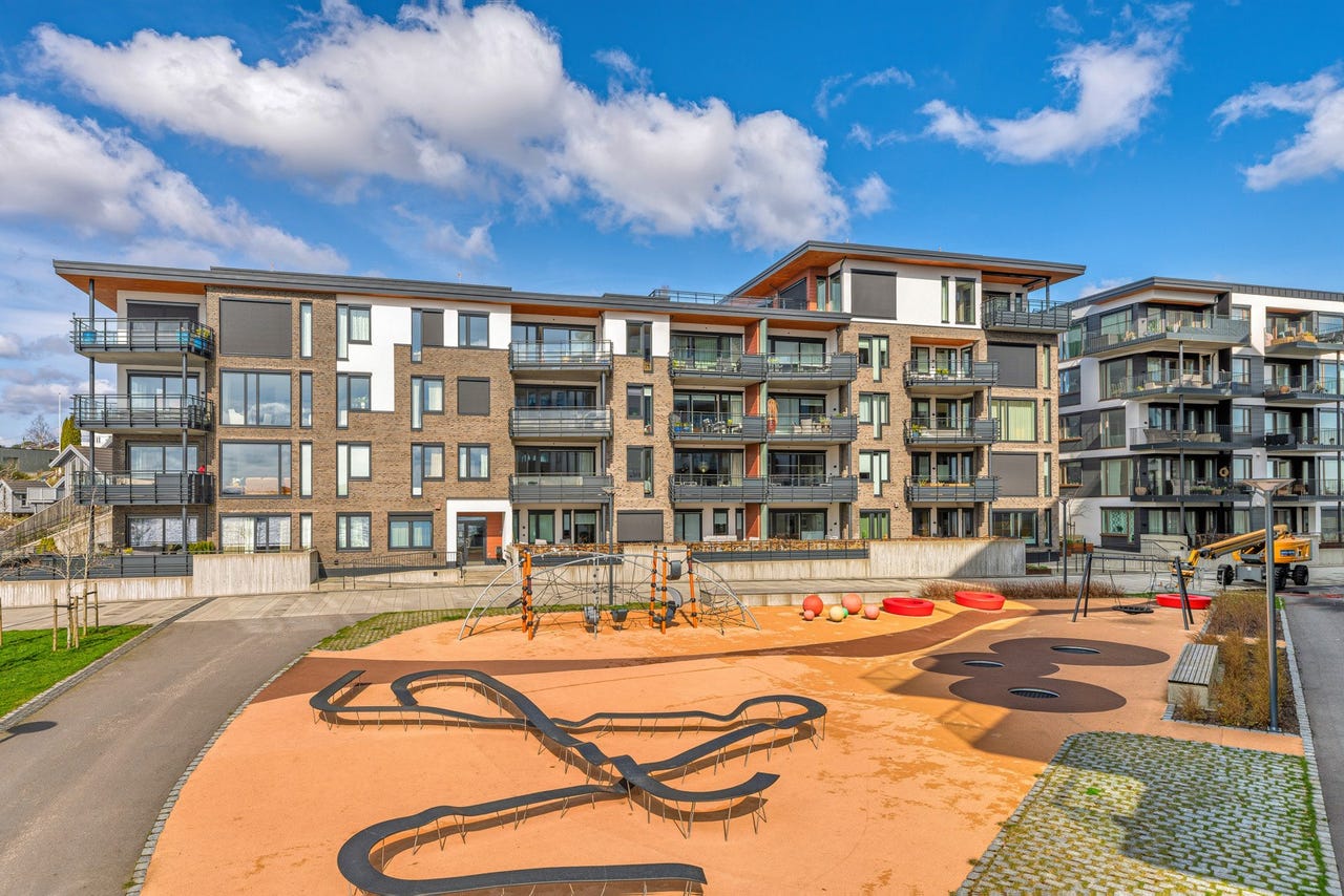Uteområde med lekeplass