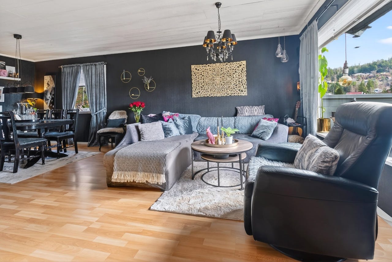 Plass til sittegruppe og spisebord