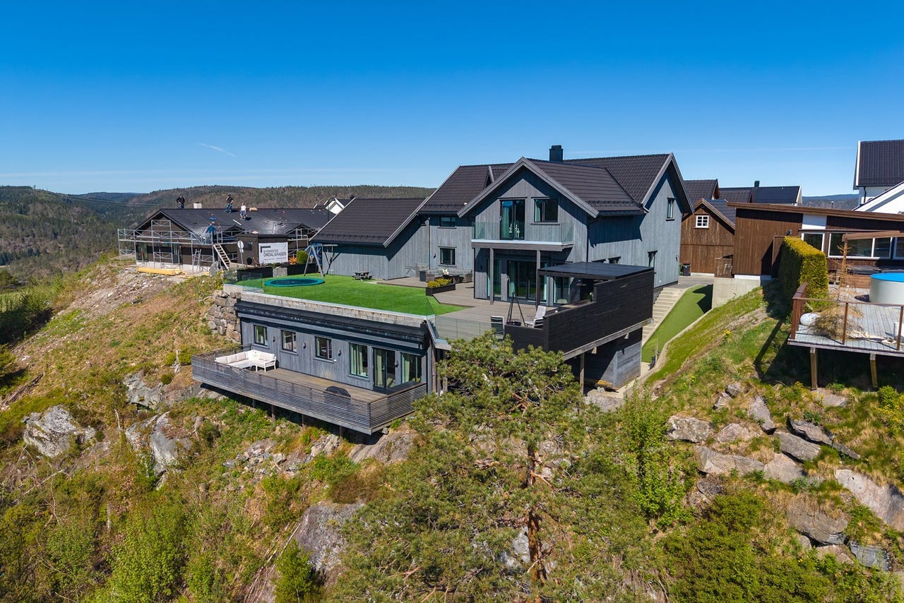 Romslig eiendom med godkjent utleiedel i underetasjen