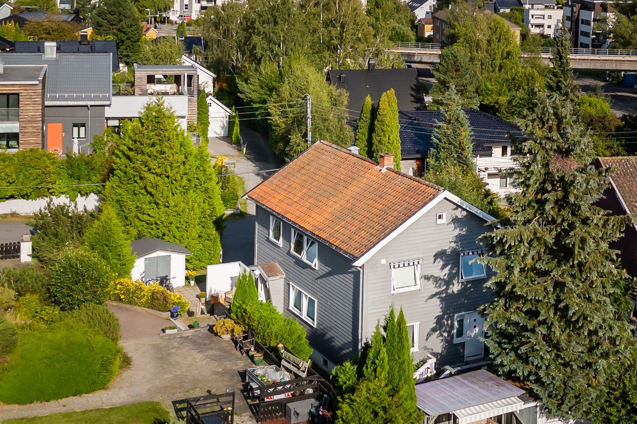 Innholdsrik hel tomannsbolig med 2 boenheter | Stor solrik hage | Leieinntekter | Ekeberg skolekrets | Sentralt