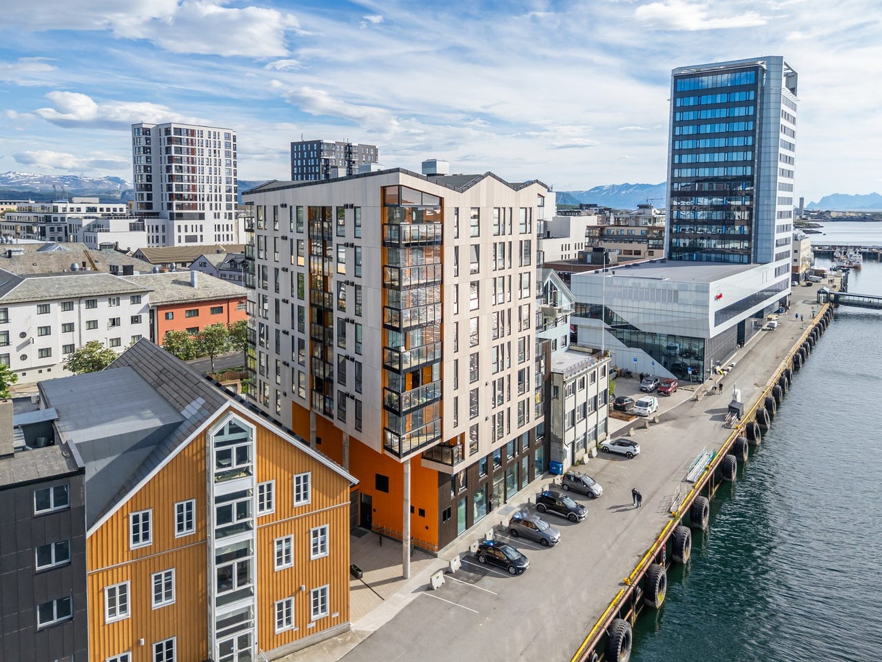 Effektiv og nyere studioleilighet i 7. etasje med vannbåren gulvvarme. - Innglasset balkong & sentral beliggenhet!