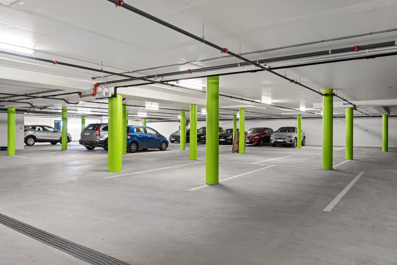 parkeringsplass i p-kjeller