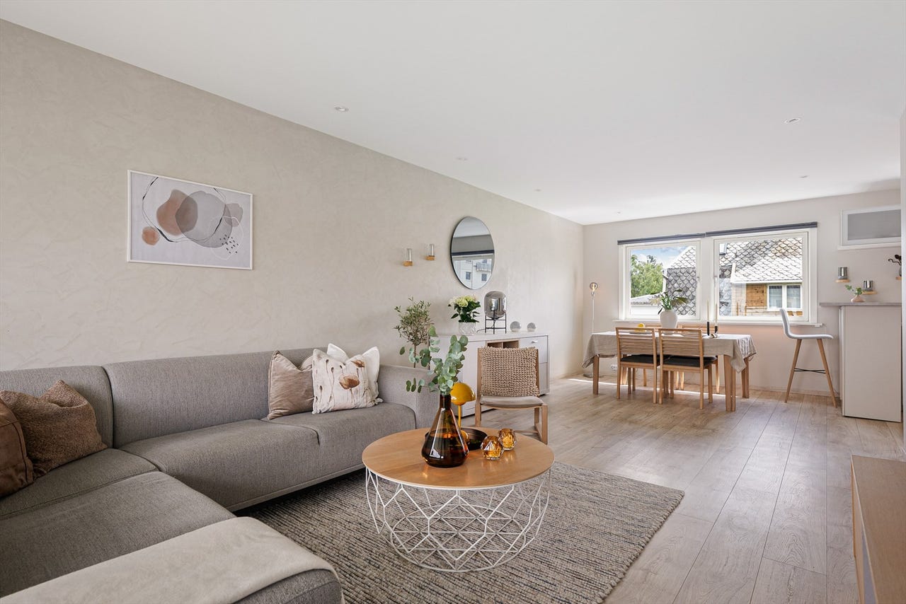 Modernisert leilighet sentralt på Hinna | Stor terrasse | Parkering | Ingen dok. avgift