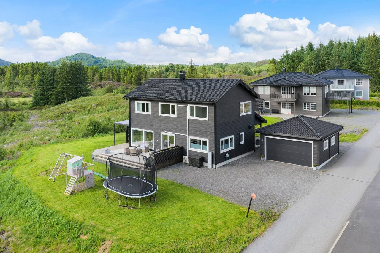 SOLGT! Visning avlyst | Manger | Moderne familiebolig fra 2019 m/4 soverom | Nytt kjøkken 2025 |