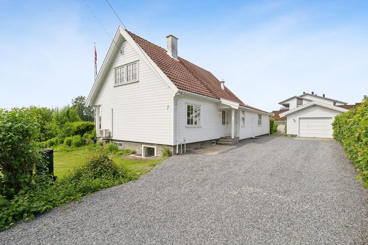 Innholdsrik enebolig over 3 plan | Utleieobjekt - signert avtale-32 900 kr pr. mnd | boligen har hele 5 soverom og 2 bad