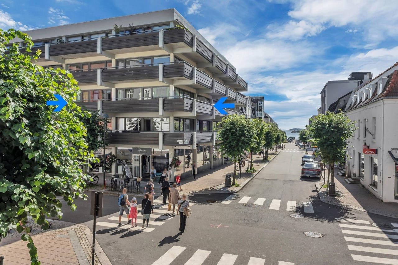 Særdeles sentral beliggenhet på hjørnet av Markens- og Kongensgate.
