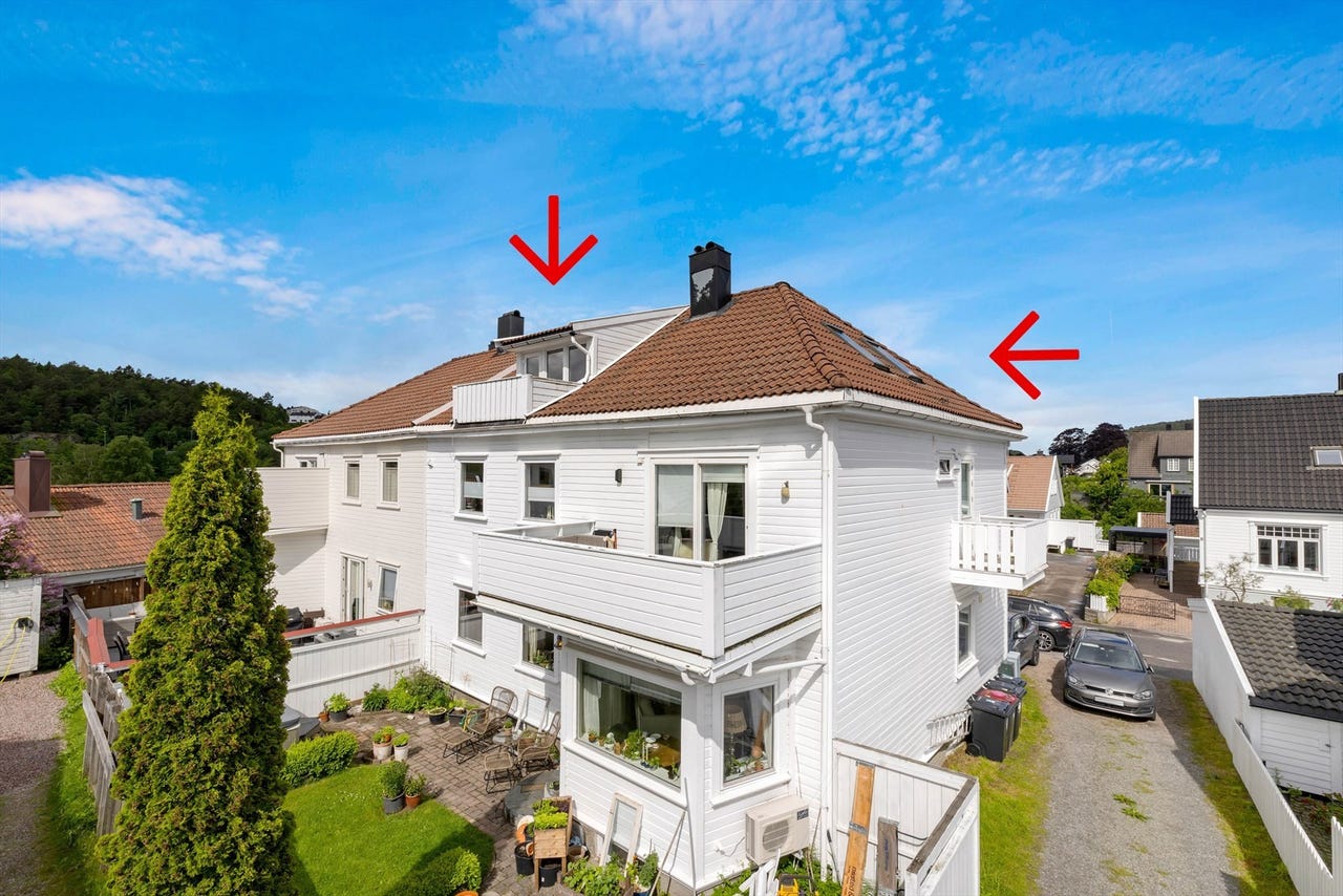 Flott 3-roms toppleilighet med 2 solrike balkonger med gangavstand til skoler, byen og butikker. Flotte turmuligheter.