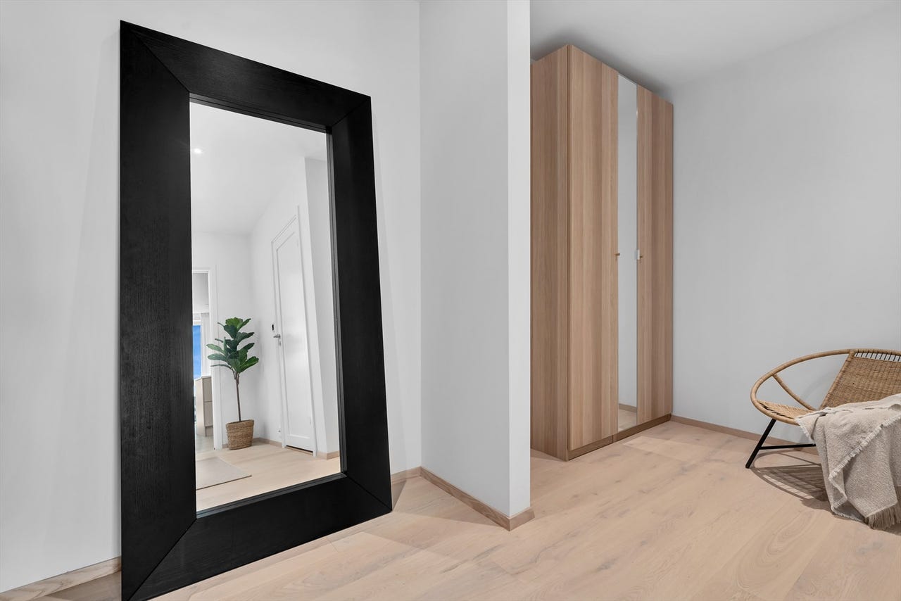 Entre med garderobe
