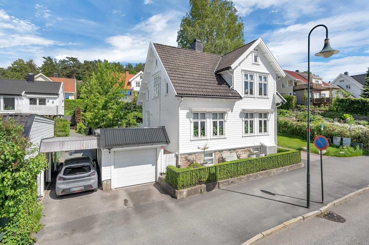 Lekker og innholdsrik enebolig med garasje og sentral beliggenhet