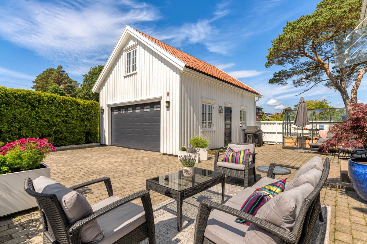 Dobbel garasje med loft og ny port/portåpner