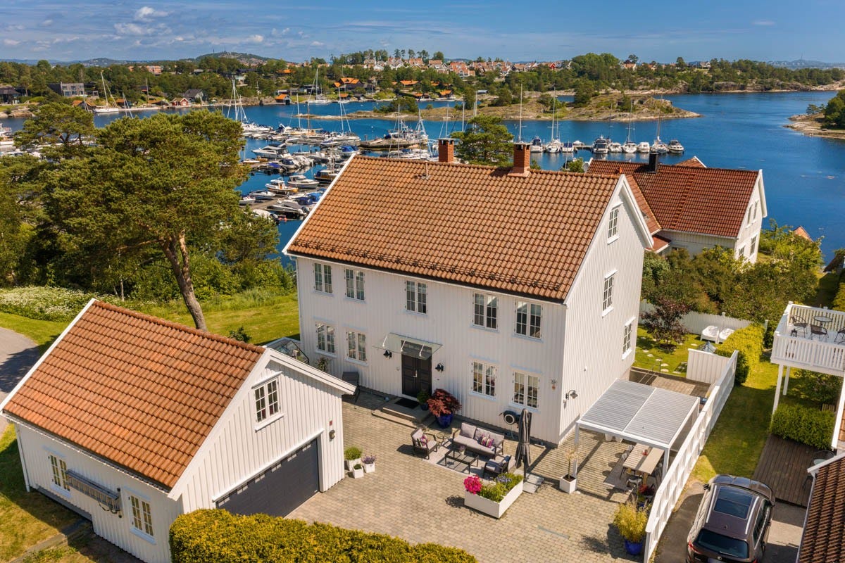 Dronefoto av boligen