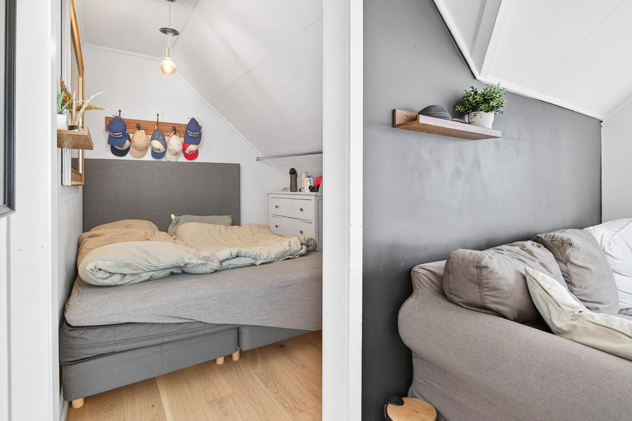 Soverom fire har egen walk-in garderobe