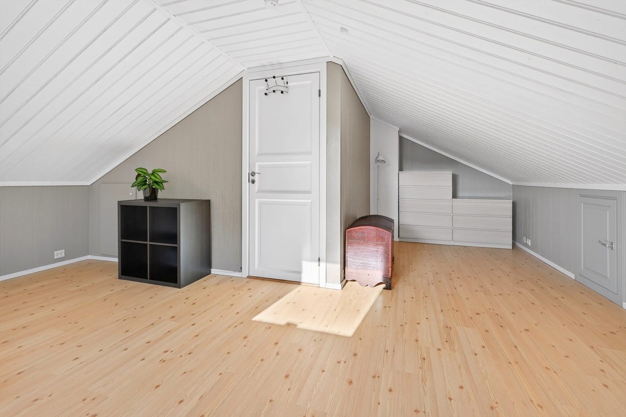 Gode oppbevaringsmuligheter med kott i knevegger