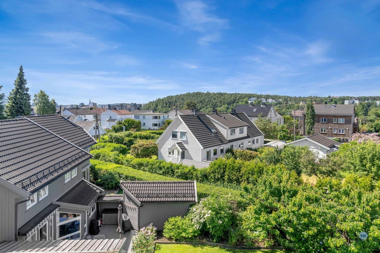 Fri og åpen utsikt over grønne hager.